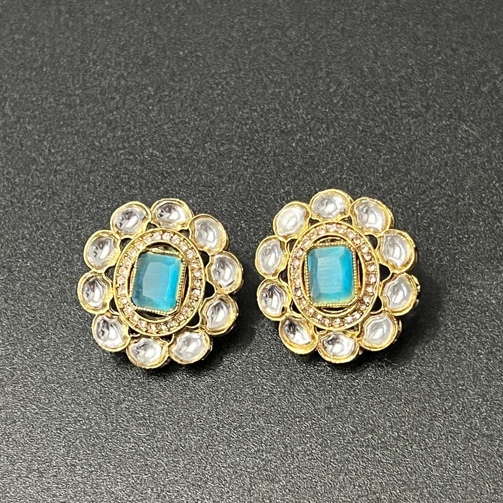 Blue studs - Picture 2 of 2